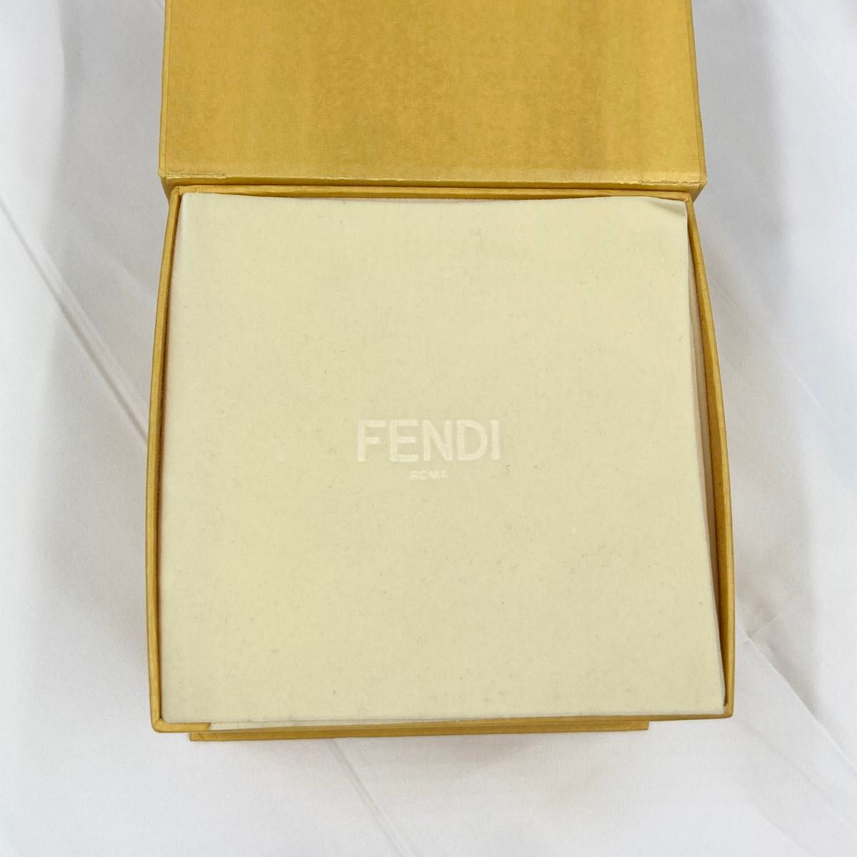 未使用・箱付き】フェンディ ネックレス オーロック ゴールド 未使用・箱付き】フェンディ ネックレス オーロック ゴールド
