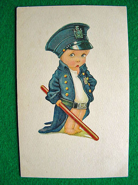 e4-276 絵葉書　イラスト　「警察官の制服で」_画像1