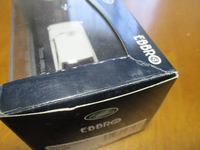 エブロ　1/43　「　トヨタ　カローラ　1100　」　　1966ｙ　ホワイト　・送料 400円（レターパック発送）_外紙箱にスリキズ・形崩れ・折れがあります