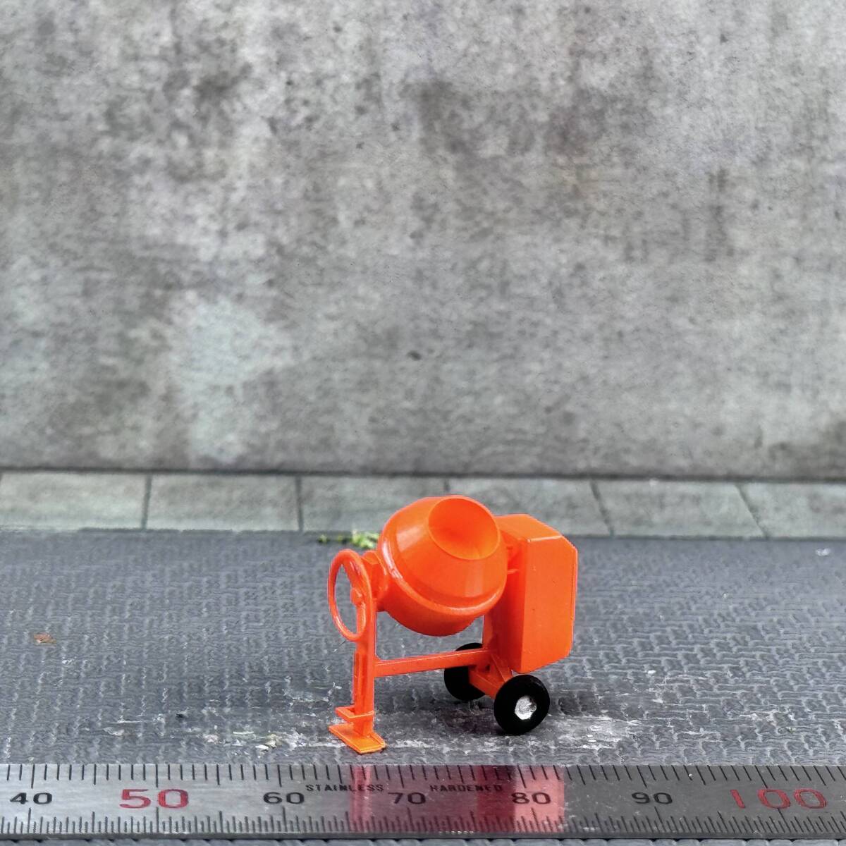 【MC-250】1/64 スケール コンクリートミキサー 橙 セメント フィギュア ミニチュア ジオラマ ミニカー トミカ_画像1