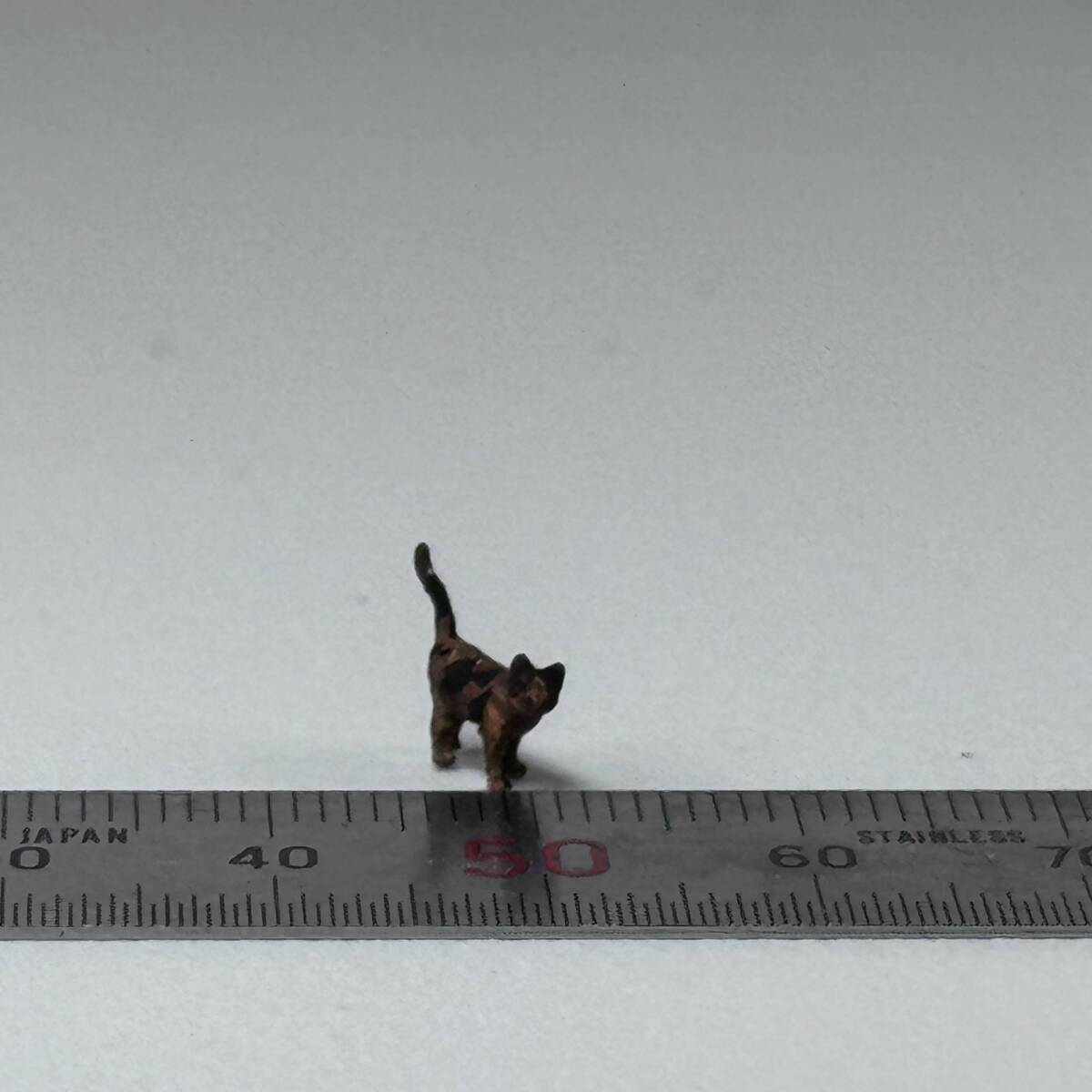 【MP-082】1/64 スケール 立つ仔ネコ サビ 猫 ペット フィギュア ミニチュア ジオラマ ミニカー トミカ_画像3