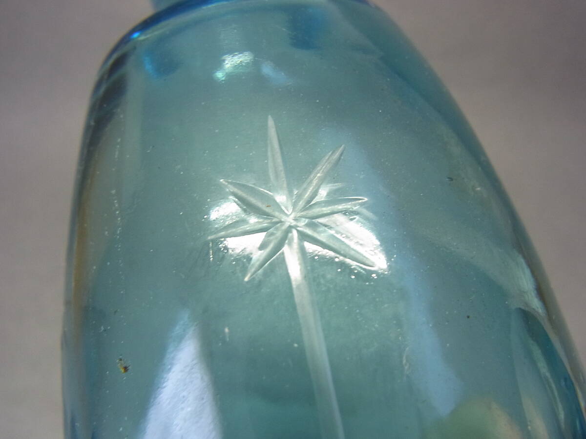 ◆聚◆ 昭和レトロ・酒器・切子・水色のガラス徳利・ガラス瓶の画像6