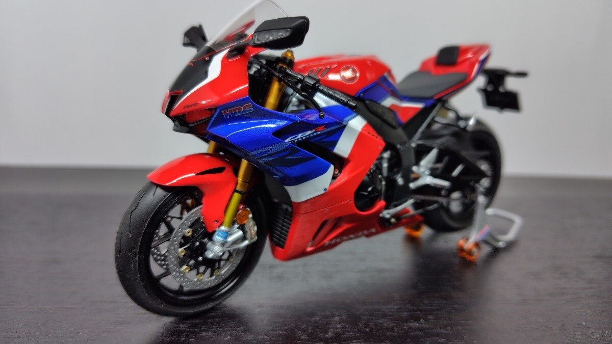 プラモデル 完成品 CBR1000RR-R ホンダ タミヤ製 1/12の画像1