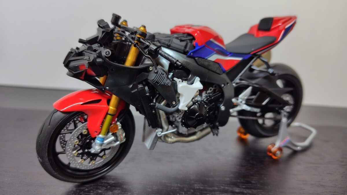 プラモデル 完成品 CBR1000RR-R ホンダ タミヤ製 1/12の画像9