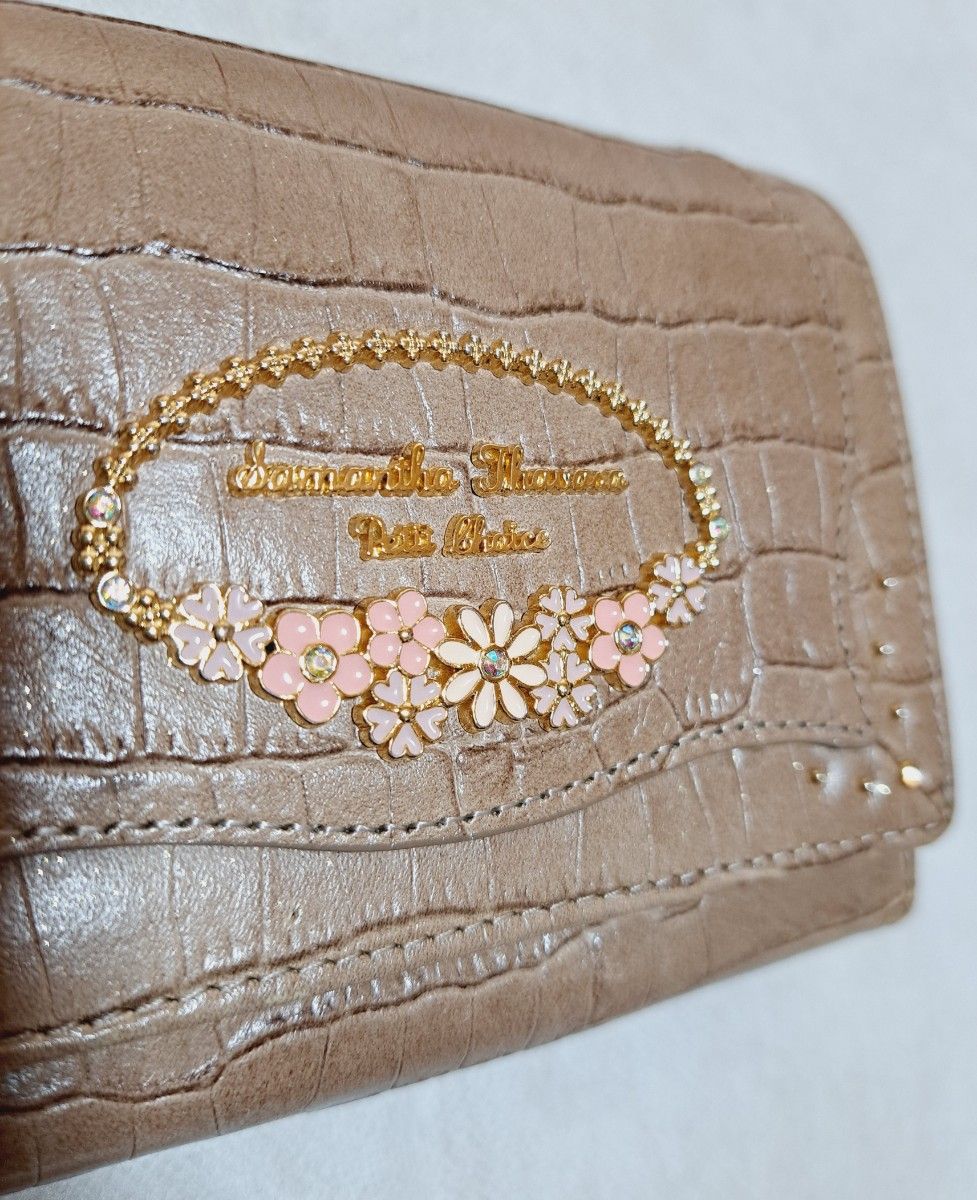 サマンサタバサ　二つ折り財布　グレージュ　クロコダイル風　美品　お花　ビジュー　キラキラ　ゴールド　ラメ　ベージュ系