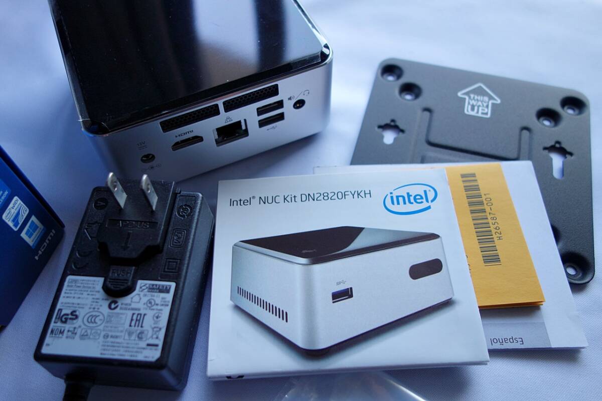 # Intel NUC комплект DN2820FYKH хранение нет б/у прекрасный товар 