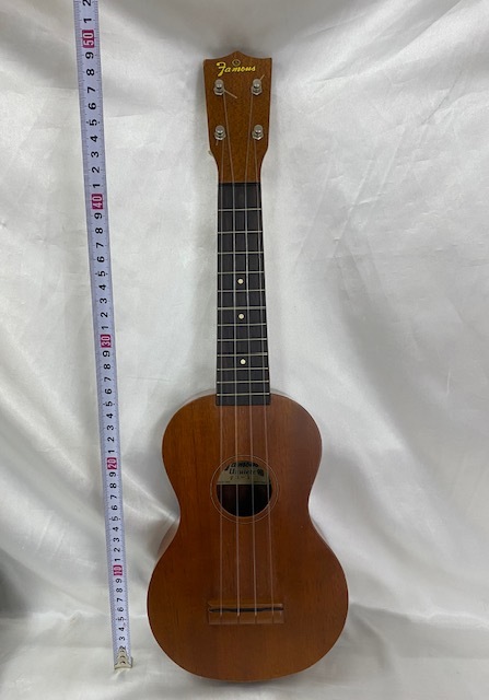 Famous フェイマス Ukulele ウクレレ SINCE 1955 FS-1 ソフトケース付き 中古品 簡易音出し確認済 調律無 現状品 弦楽器 清掃無の画像2