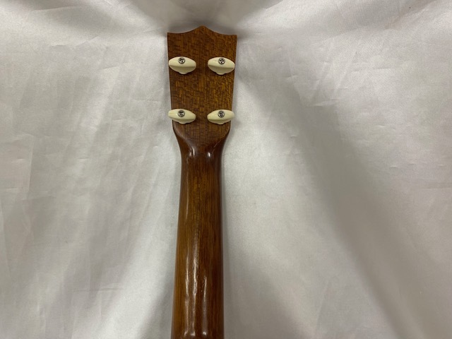 Famous フェイマス Ukulele ウクレレ SINCE 1955 FS-1 ソフトケース付き 中古品 簡易音出し確認済 調律無 現状品 弦楽器 清掃無の画像8