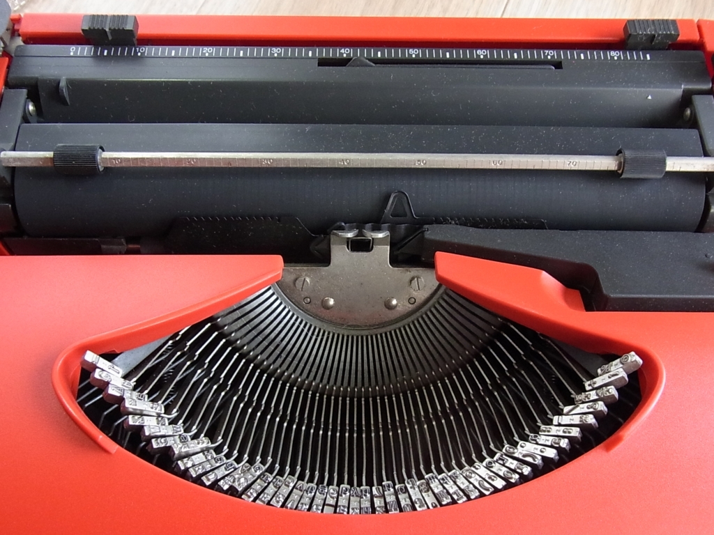 ヴィンテージ★スペイン製★Typewriter タイプライター★olivetti 112 オリベッティ 112★赤　RED レッド_画像6