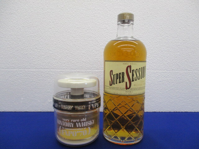 125 酒 ウイスキー2本セット SUPER SESSION(スーパーセッション）、SUNTORY　WHISKY（EXPO’70）180ml×1、720ml×1、43％×2 未開栓 _画像1