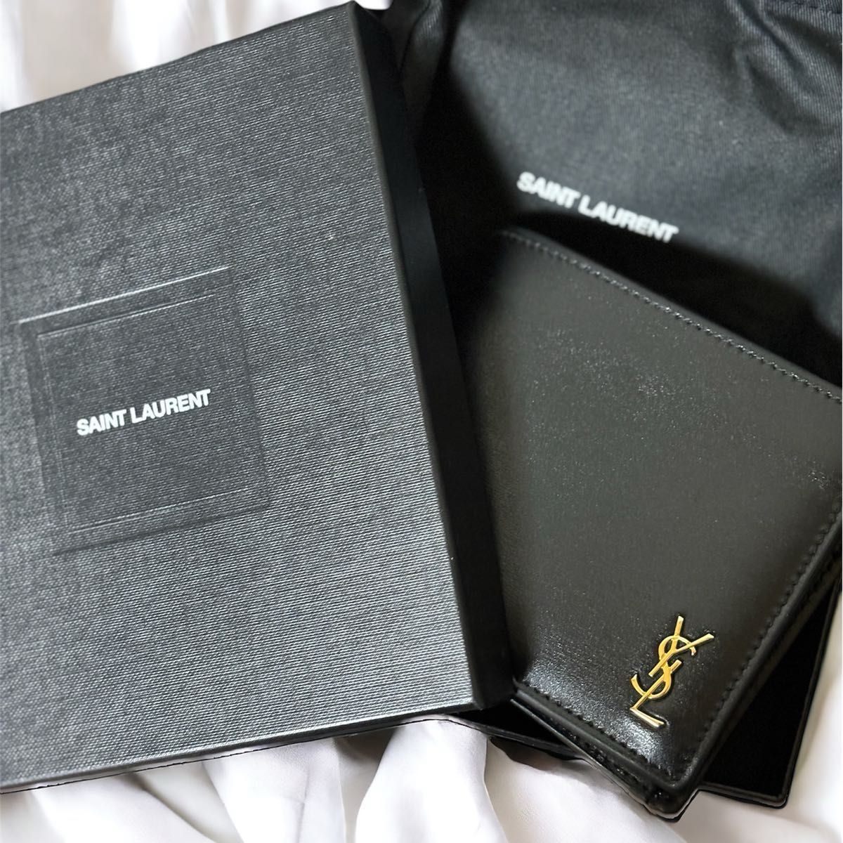 美品 SAINT LAURENT サンローラン タイニーカサンドラ E/W二 美品 SAINT LAURENT サンローラン タイニーカサンドラ E/W二