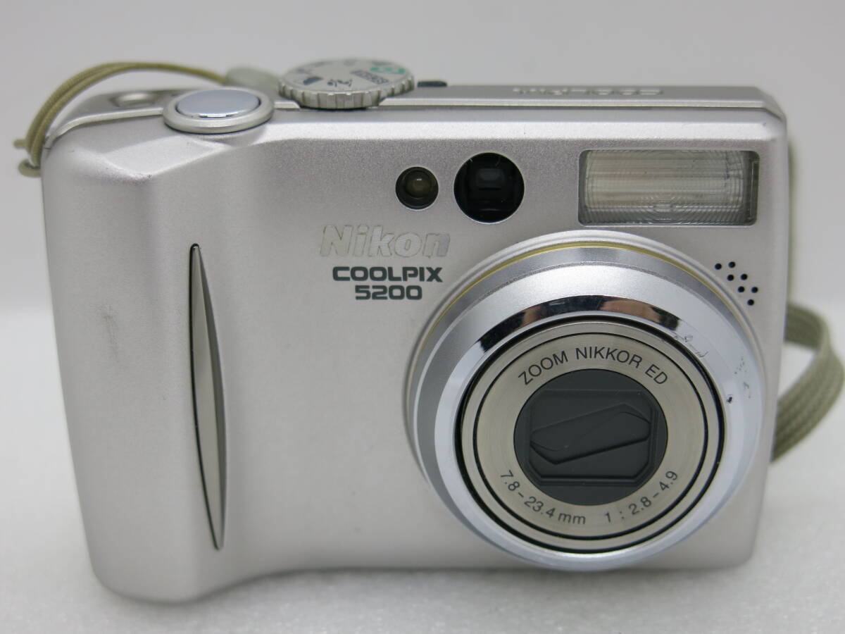 NiKon COOLPIX 5200 デジタルカメラ　ZOOM NIKKOR 7.8-23.4mm 1:2.8-4.9 【HN002】_画像2