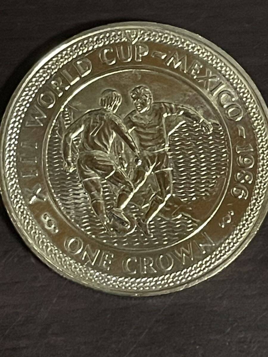 英領マン島　1986年メキシコワールドカップ　エリザベス2世 ワンクラウン　プルーフ記念硬貨 2枚_画像4