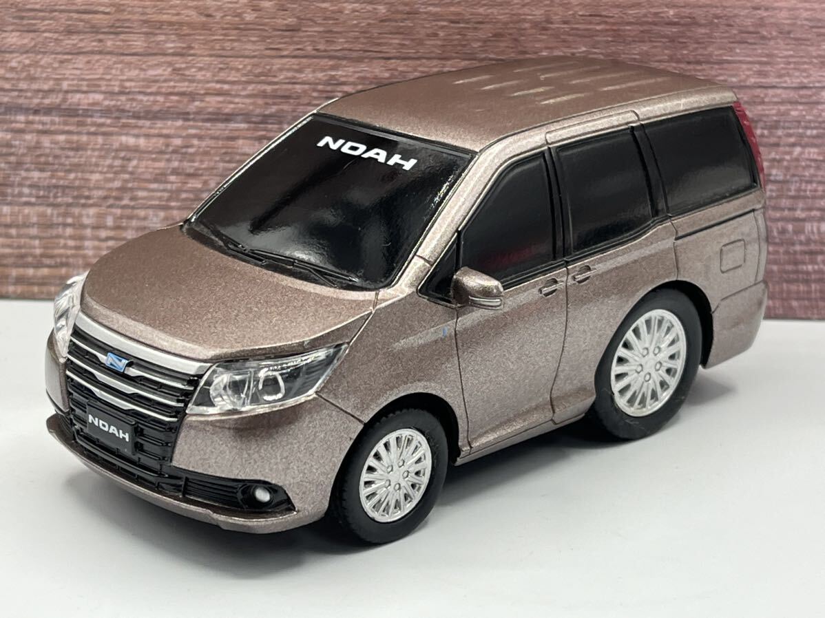 即決有★プルバックカー TOYOTA トヨタ ノア NOAH 80系 ハイブリッド HV ダークシェリーマイカメタリック カラーサンプル★ミニカー_画像1