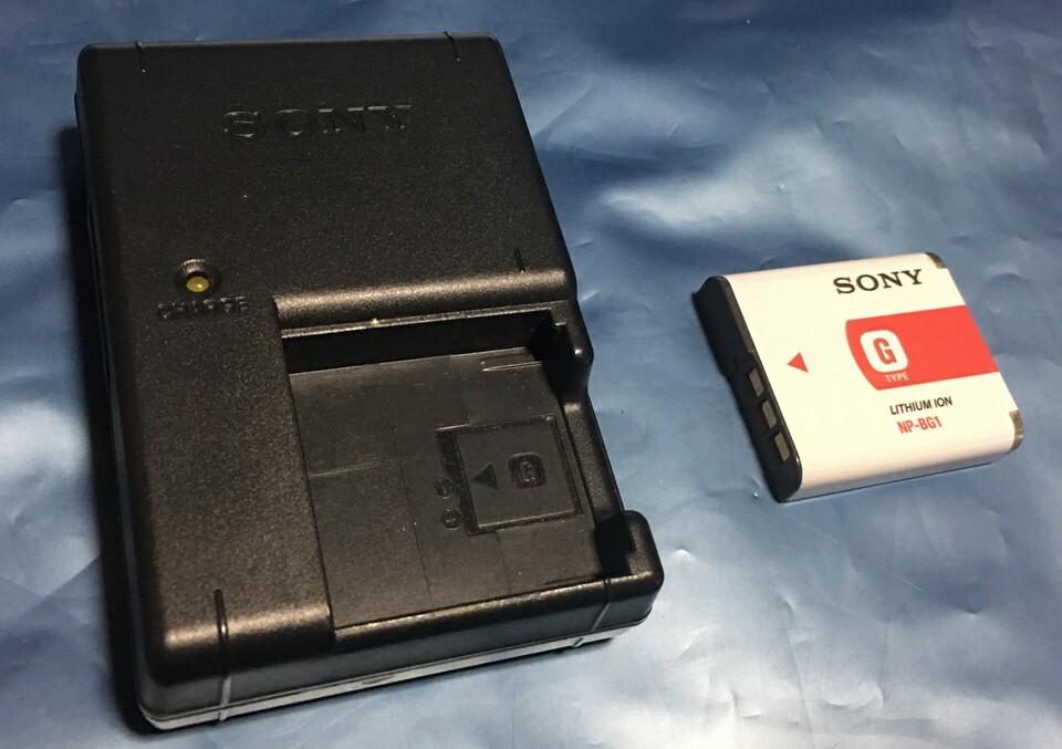 (ジャンク)SONY ソニー デジカメ「DSC-T20」純正バッテリー、充電器付き、撮影不可、再生可 サイバーショット_画像2