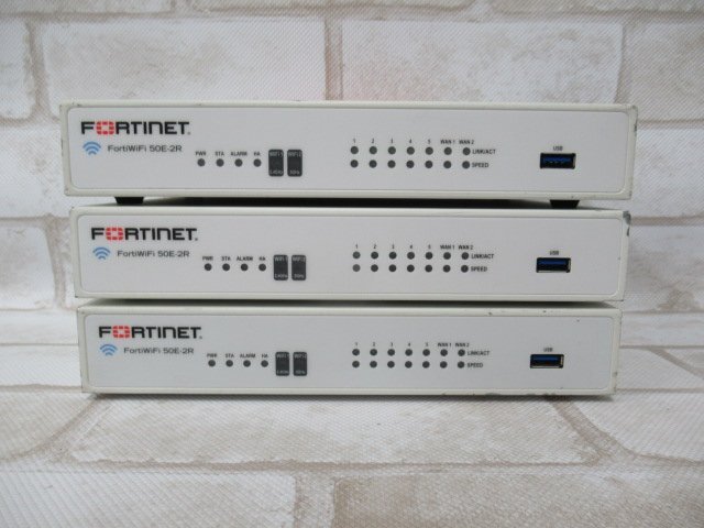 Ω 新FT 0191ｋ保証有 Fortinet【FWF-50E-2R】FortiWiFi-50E-2R(= FortiGate-50E+Wifi機能) UTM ライセンス期限切れ 3台セット 領収書発_画像3