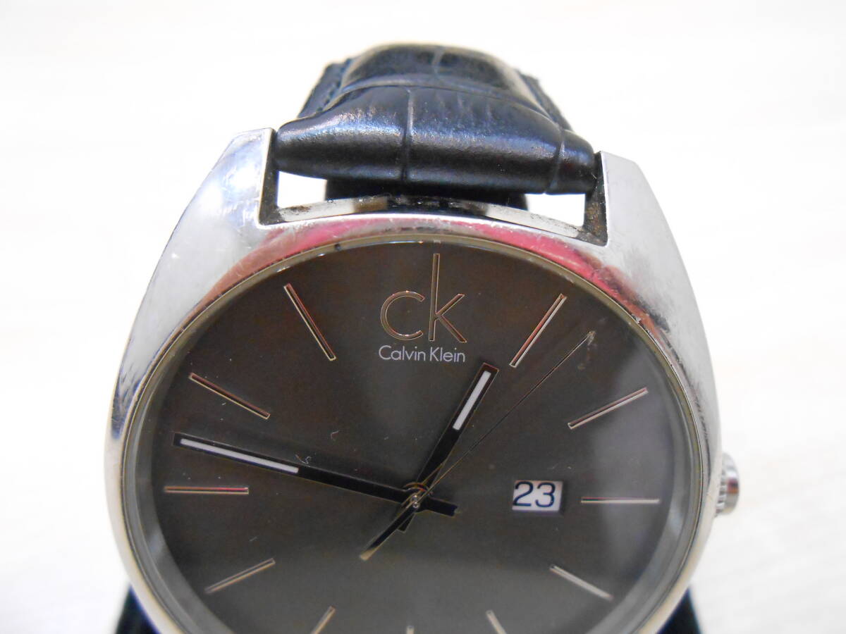 24689 中古品 Calvin Klein カルバンクライン 腕時計 CK K2F211 デイト シルバー文字盤 クォーツ メンズ腕時計 カレンダー 譲渡品_画像6