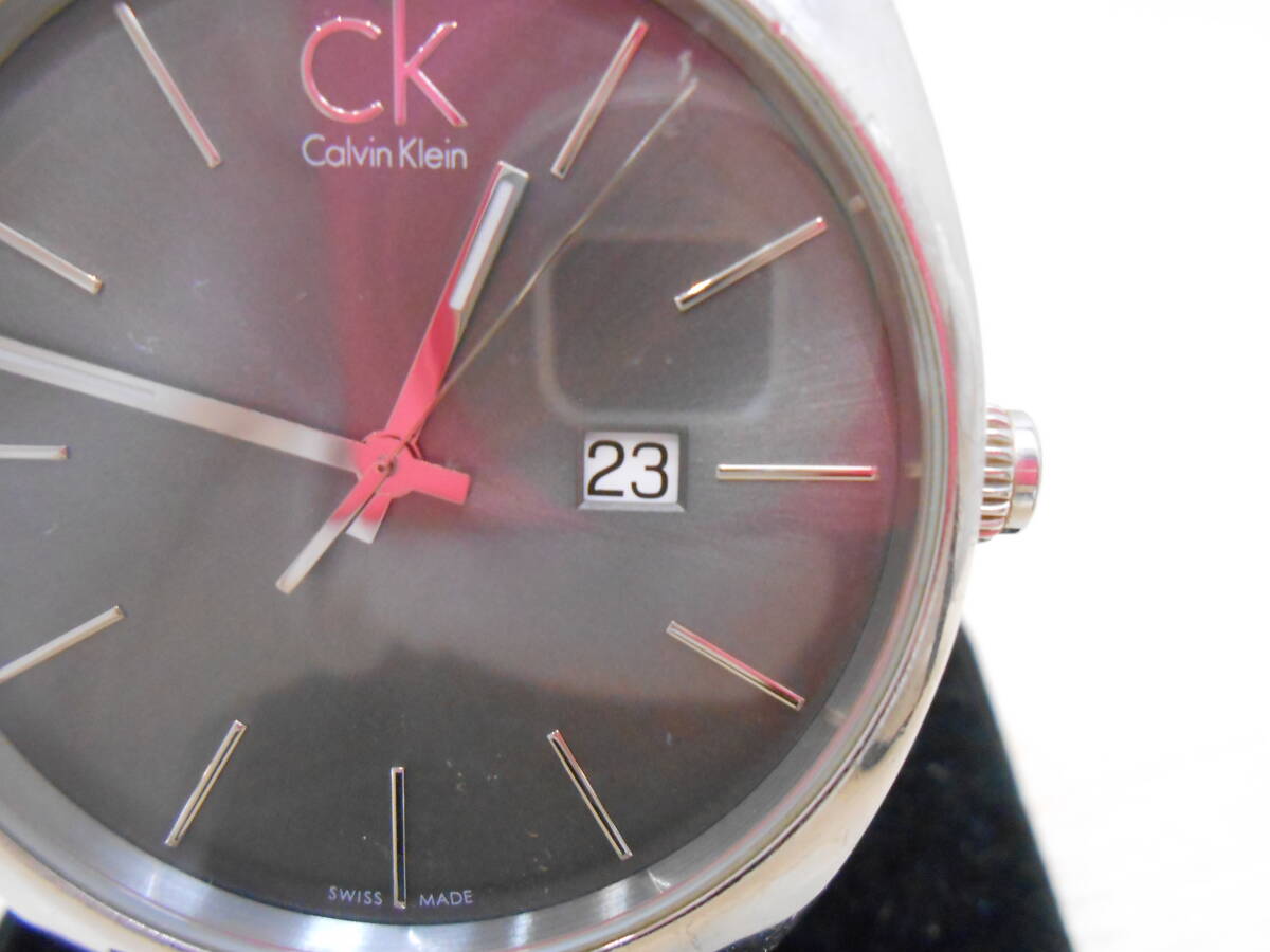 24689 中古品 Calvin Klein カルバンクライン 腕時計 CK K2F211 デイト シルバー文字盤 クォーツ メンズ腕時計 カレンダー 譲渡品_画像8