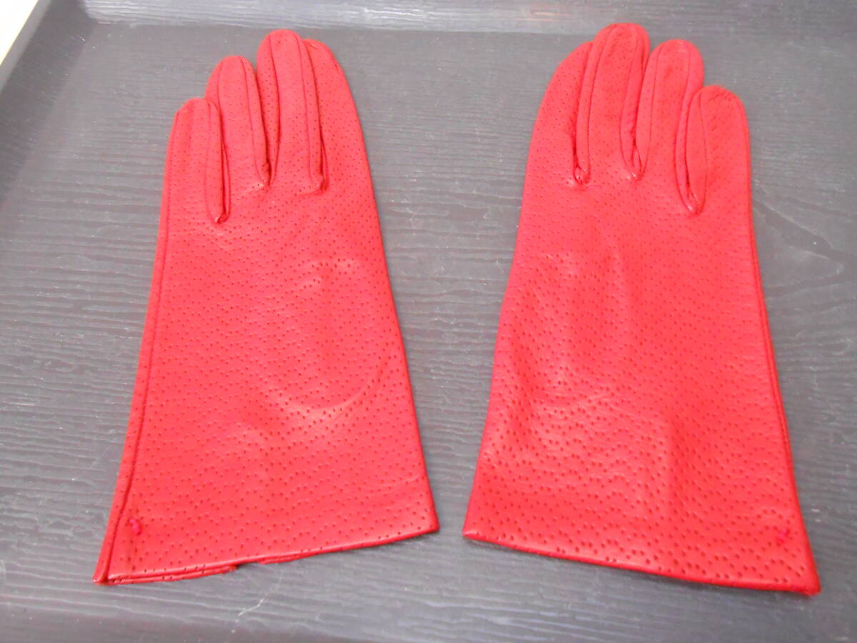 25061 譲渡品 イタリア製 レザー手袋 赤色 MADE IN ITALY レディース 全長：約22cm 最大幅：約9cm 新品・未使用の画像2