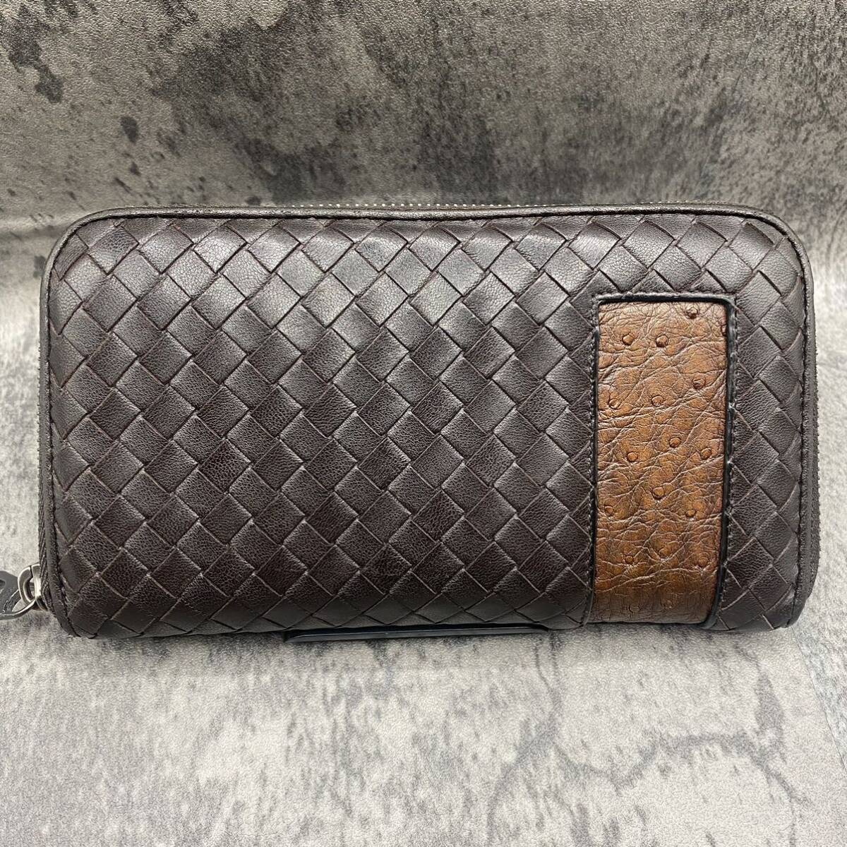 美品 希少 オーストリッチ ボッテガヴェネタ BOTTEGA VENETA 長財布 イントレチャート ラウンドファスナー メンズ ビジネス レザー 本革 茶の画像2