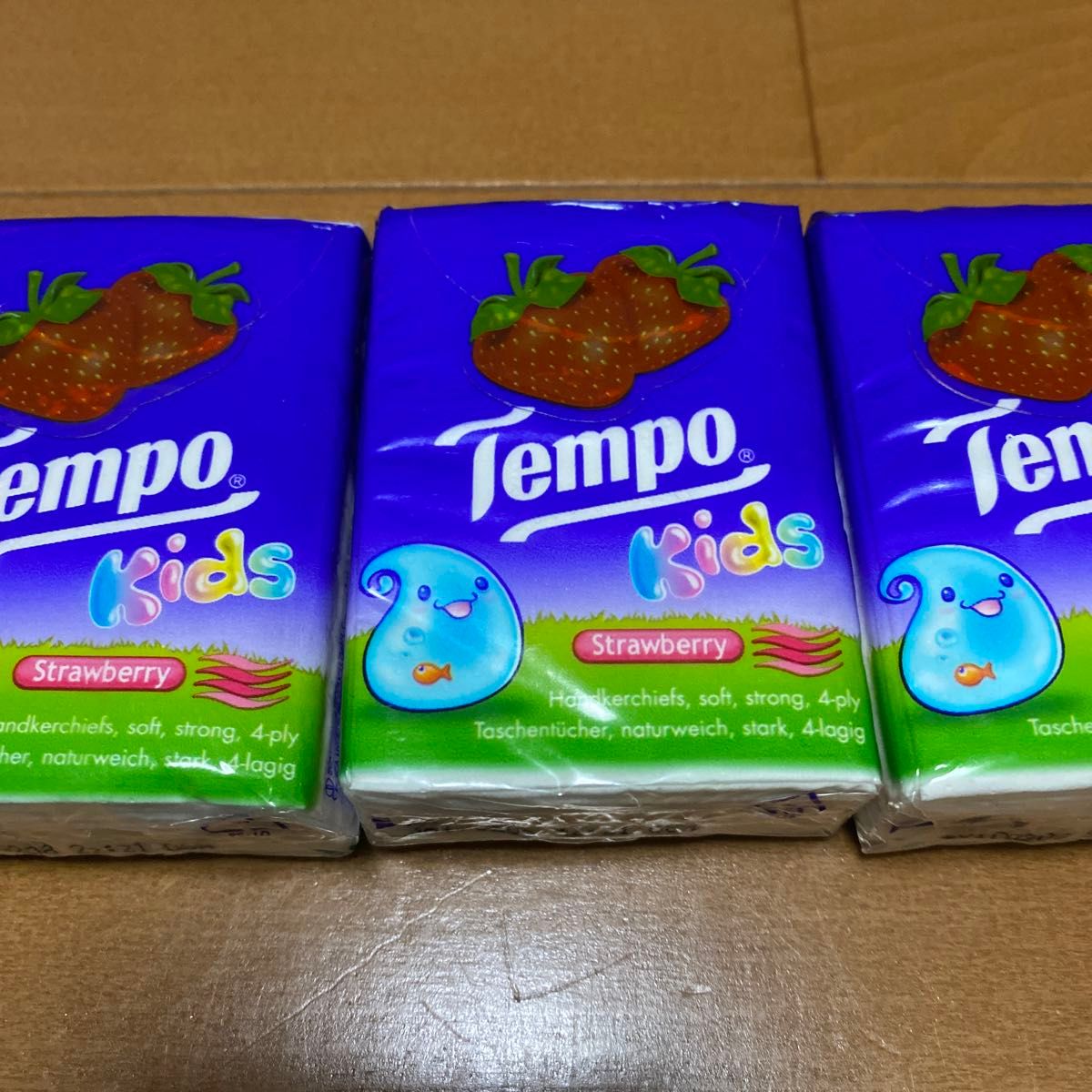 香港購入　Tempo kids strawberry ティッシュペーパー　厚手のペーパー