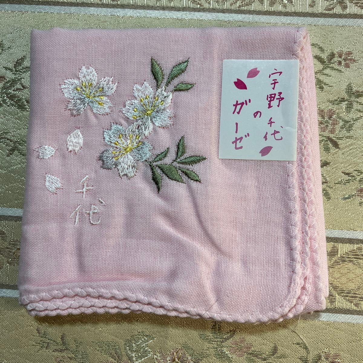 未使用　宇野千代　ガーゼハンカチ　桜　刺繍　ピンク　エライオン　天然オリーブオイル柔軟加工　大判ハンカチ２枚　約45×45cm