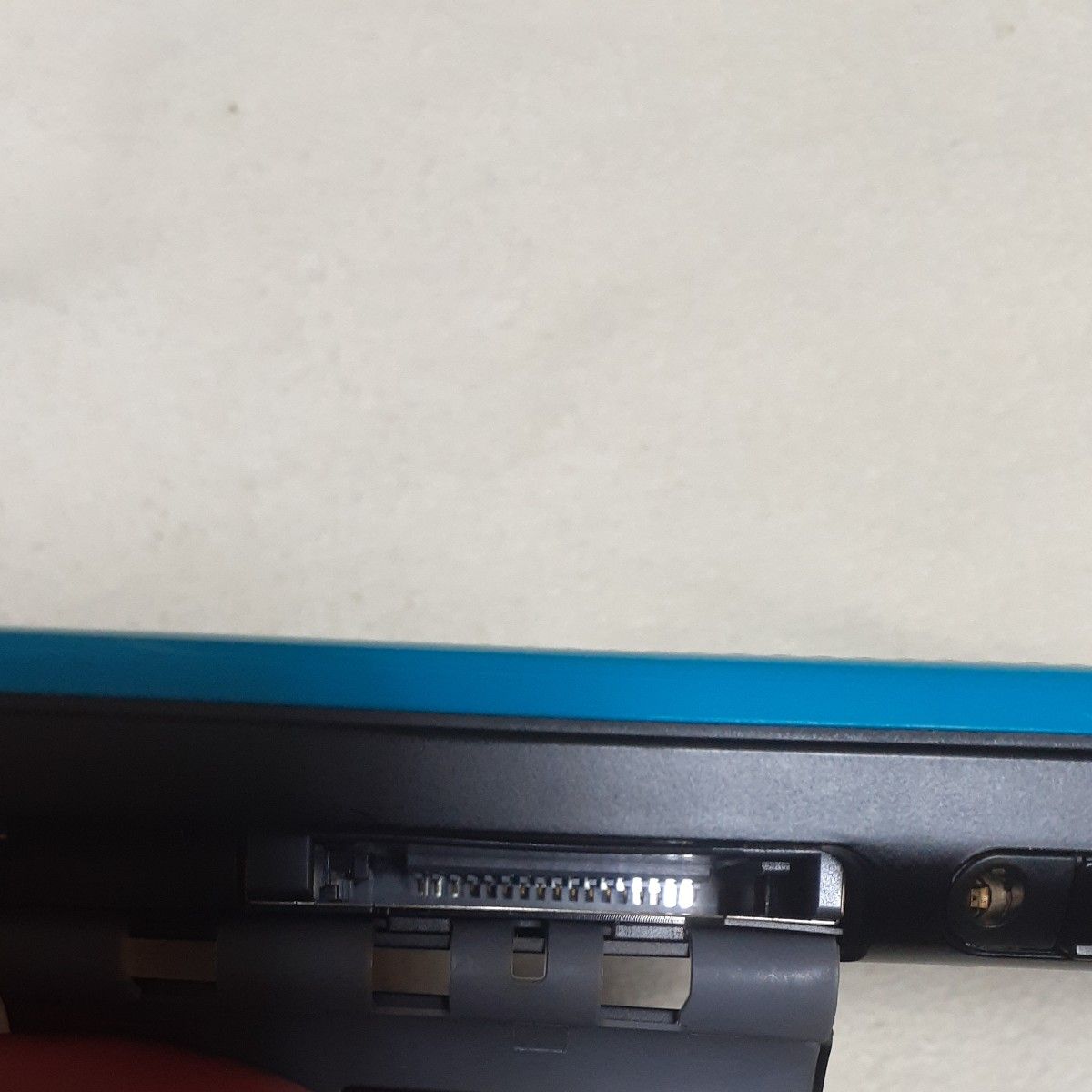 Newニンテンドー2DS ターコイズ ブラック本体と充電器セット Nintendo