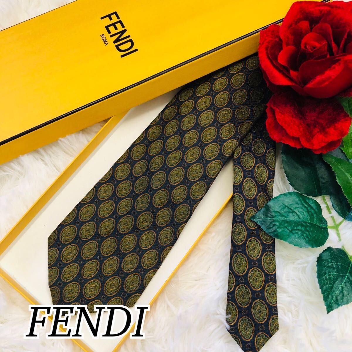 FENDI フェンディ メンズ 男性 紳士 ネクタイ ブランドネクタイ 総柄 柄物 グリーン 緑 結婚式 ビジネス 美品 未使用に近い 剣先 9.5cmの画像1