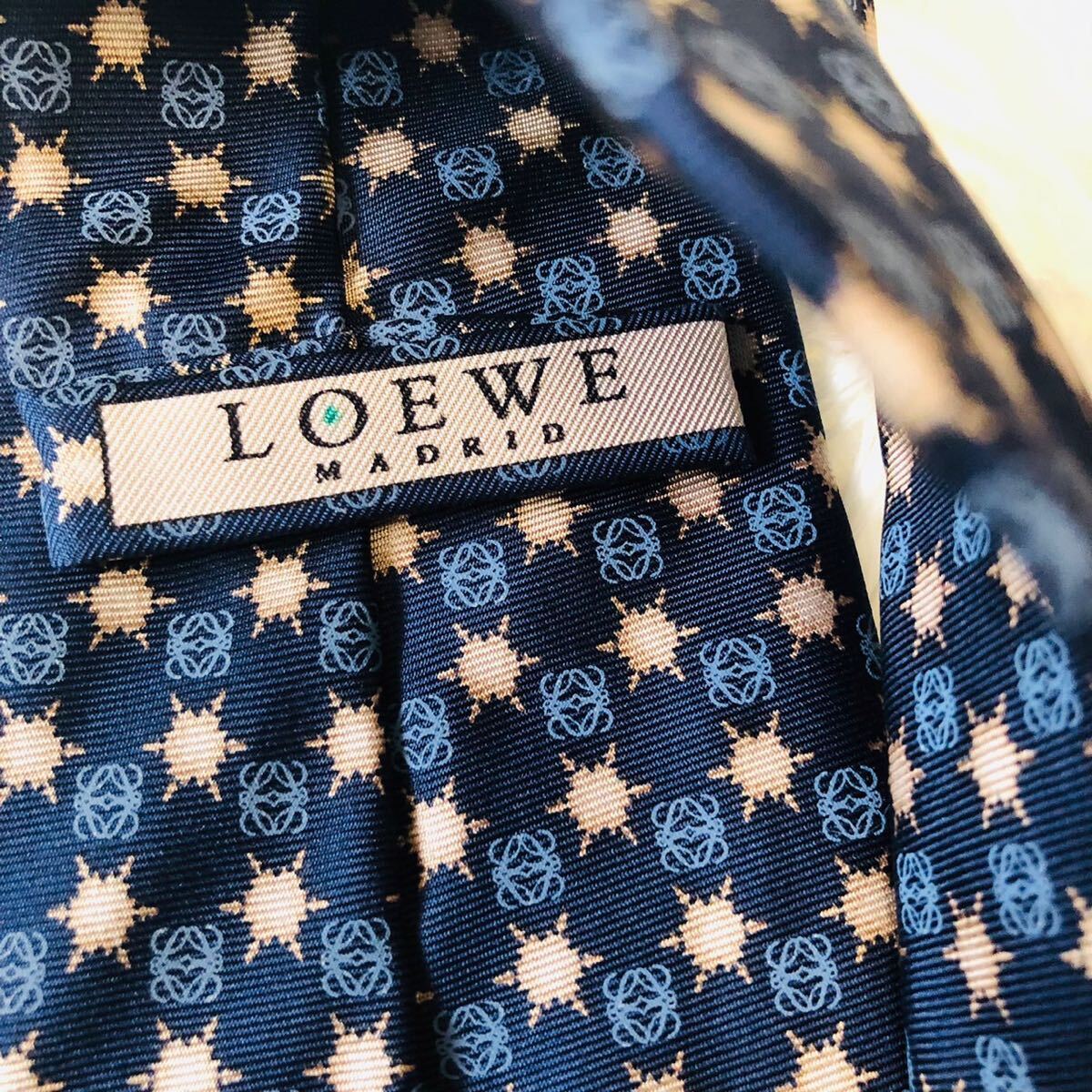 LOEWE ロエベ メンズ 男性 紳士 ネクタイ ブランドネクタイ ロゴ 総柄 ネイビー系 ネイビー 紺色 ビジネス 結婚式 美品 剣先 9.5cm