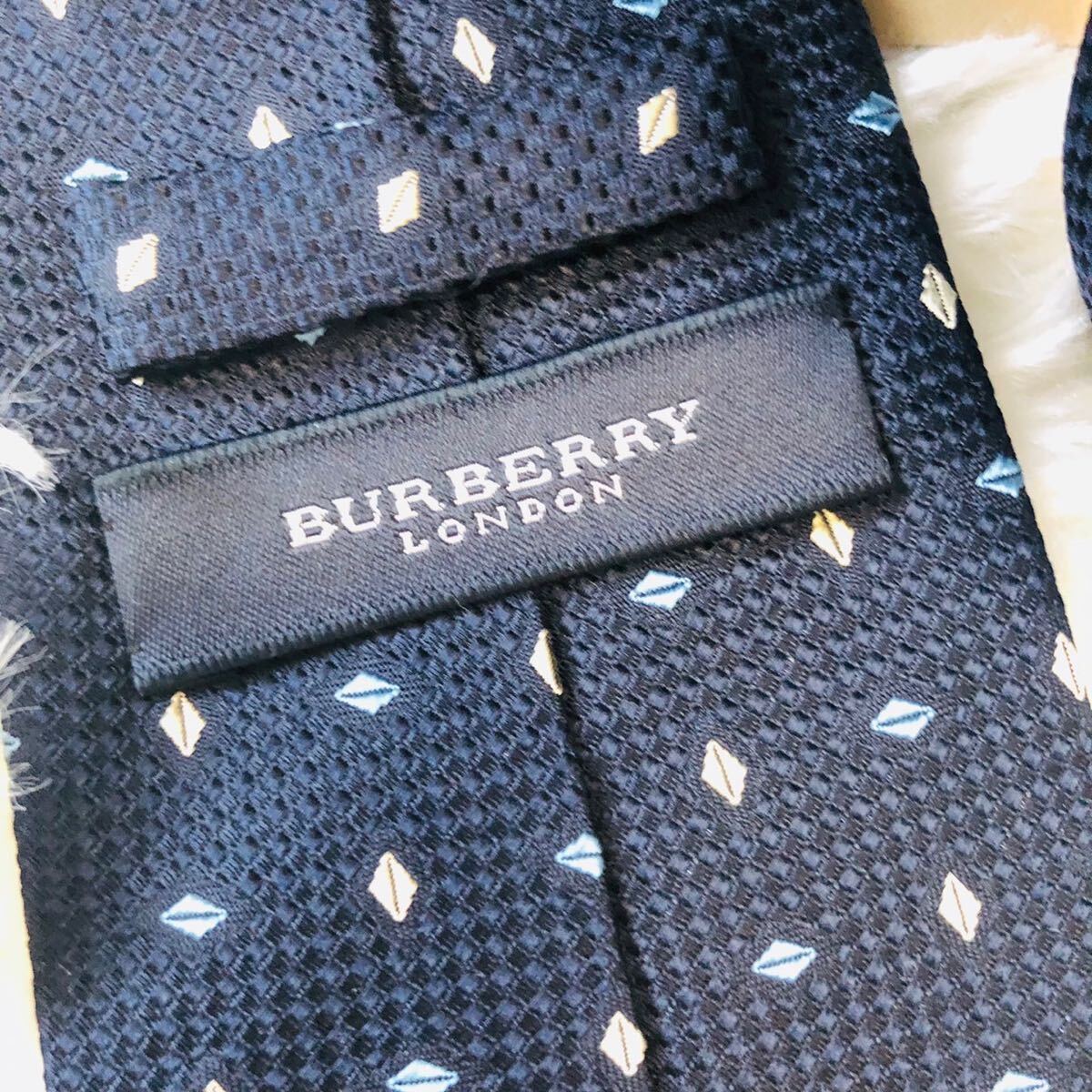 BURBERRY LONDON バーバリー ロンドン メンズ 男性 紳士 ネクタイ ブランドネクタイ 総柄 ホースロゴ ネイビー 紺 新品未使用 剣先 9.5cm_画像5