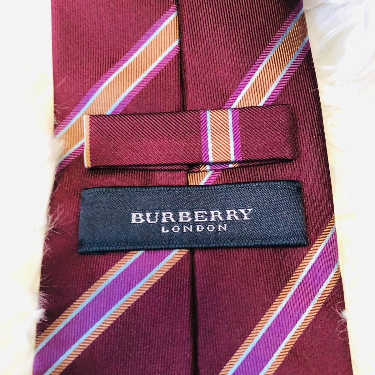 BURBERRY LONDON バーバリー ロンドン メンズ 男性 紳士 ネクタイ ブランドネクタイ 総柄 ストライプ ライン ボルドー 美品 剣先 9.5cmの画像7