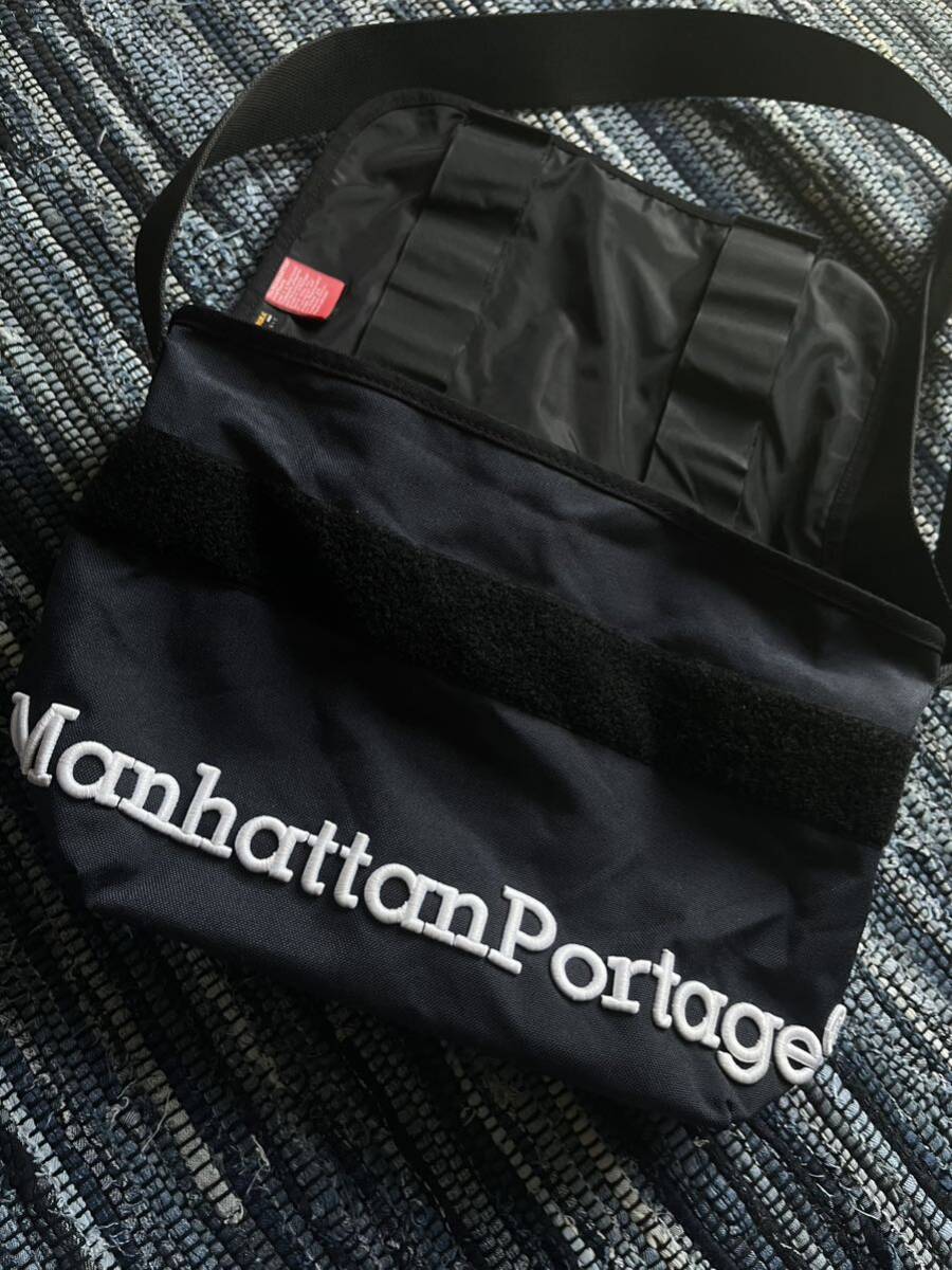 超美品 定価15,180円 Manhattan Portage マンハッタンポーテージ Messenger メッセンジャー ショルダーバッグ Embroidery W42×H25×D17cm_画像2