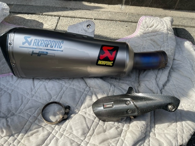 BMW 純正 R1200RS AKRAPOVIC アクラポビッチ スリップオンマフラー MOTORRAD モトラッド 正規品 車検対応 正規代理店にて購入の画像1