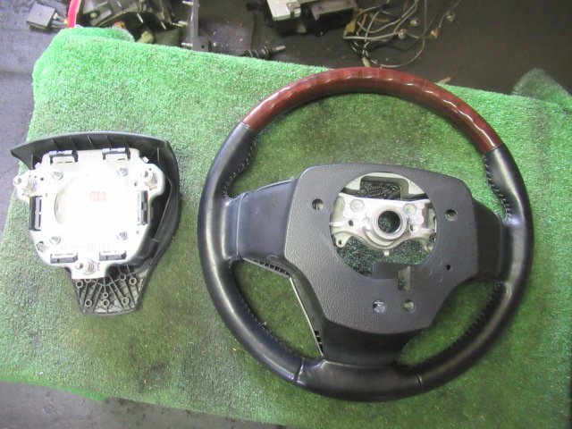 (A03329-A) Noah (ZWR80) previous term model * original * wood leather * combination steering wheel * steering gear steering wheel * horn pad 