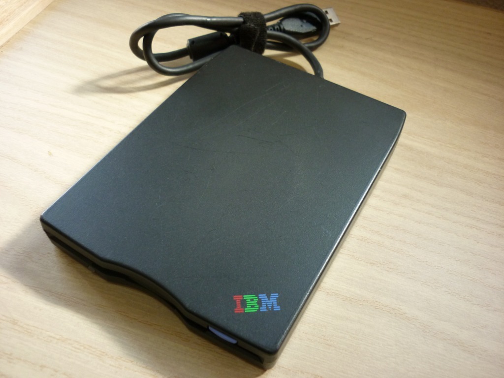 IBM External USB Floppy Disk Drive フロッピーディスクドライブ 05K9283 3モードの画像1