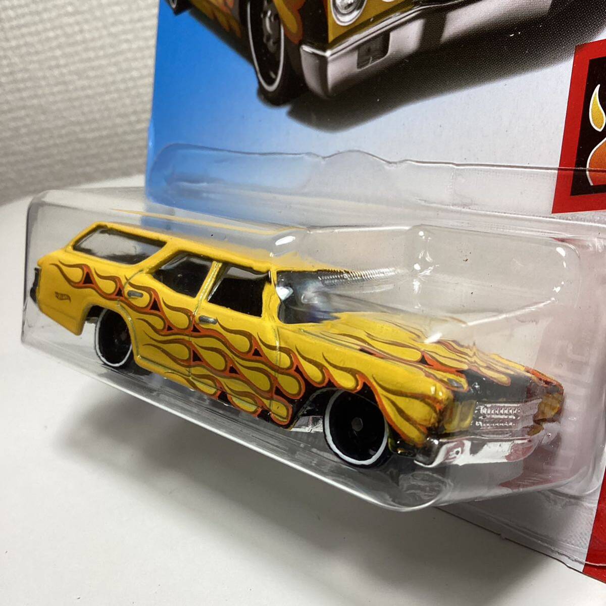 ☆ホットウィール☆ '70 シボレー シェベル SS ワゴン 黄色 フレイムス Hot Wheels の画像3