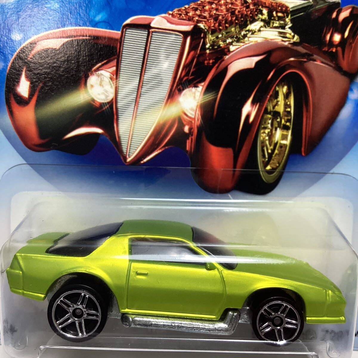 【Walmart限定】☆ホットウィール☆ シボレー カマロ Z28 ホリデー ホットロッド Hot Wheels の画像1