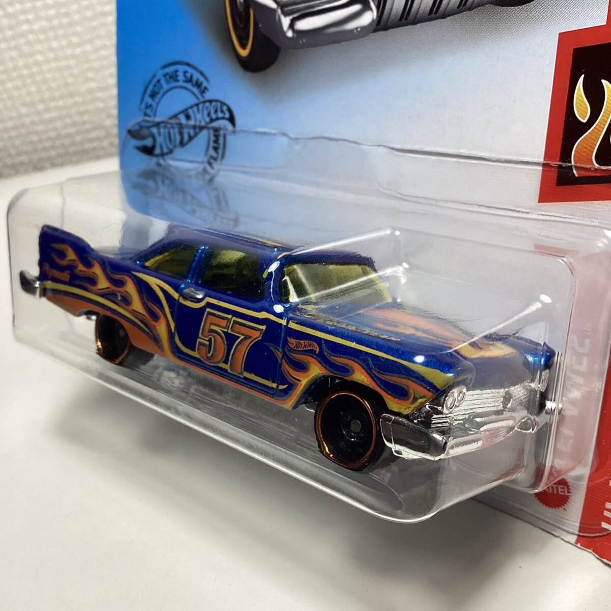 ☆ホットウィール☆ '57 プリマス フュリー 青 フレイムス Hot Wheels の画像3