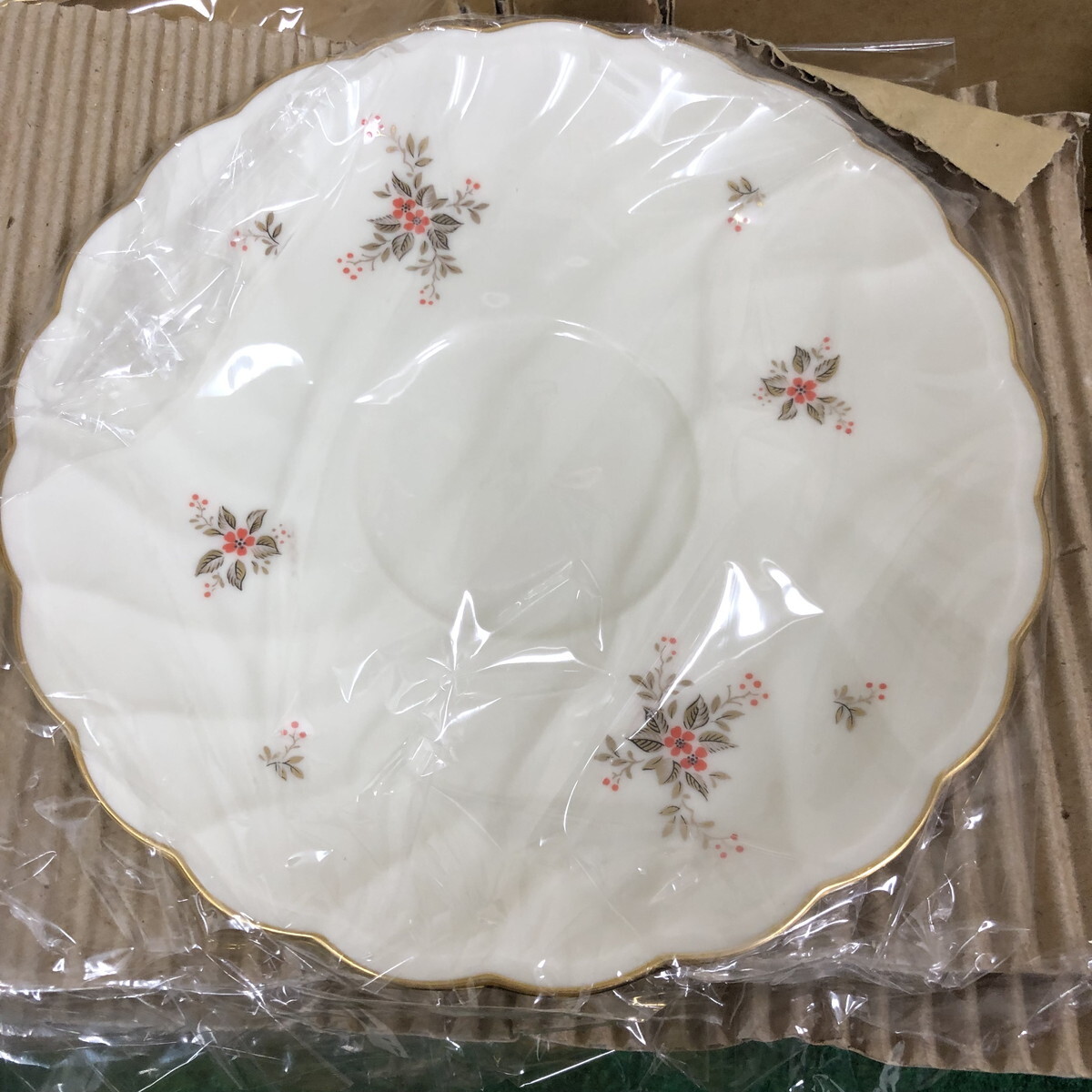 【未使用】 Noritake ノリタケ ボーンチャイナ コンテンポラリー カップ プレート ３１点セット (N60401_6_17h)の画像5