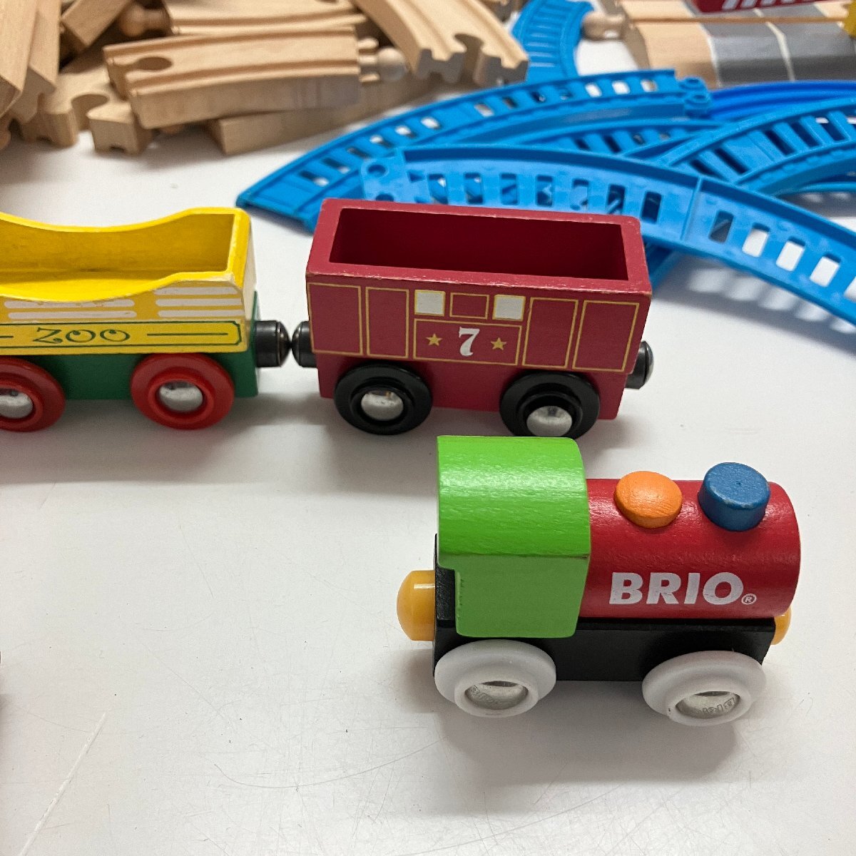 *[ junk ] BRIO yellowtail o together wooden rail roadbed sign locomotive etc. IKEA train set approximately 4.2kg present condition goods (Z1)M/G60411/4/4.2