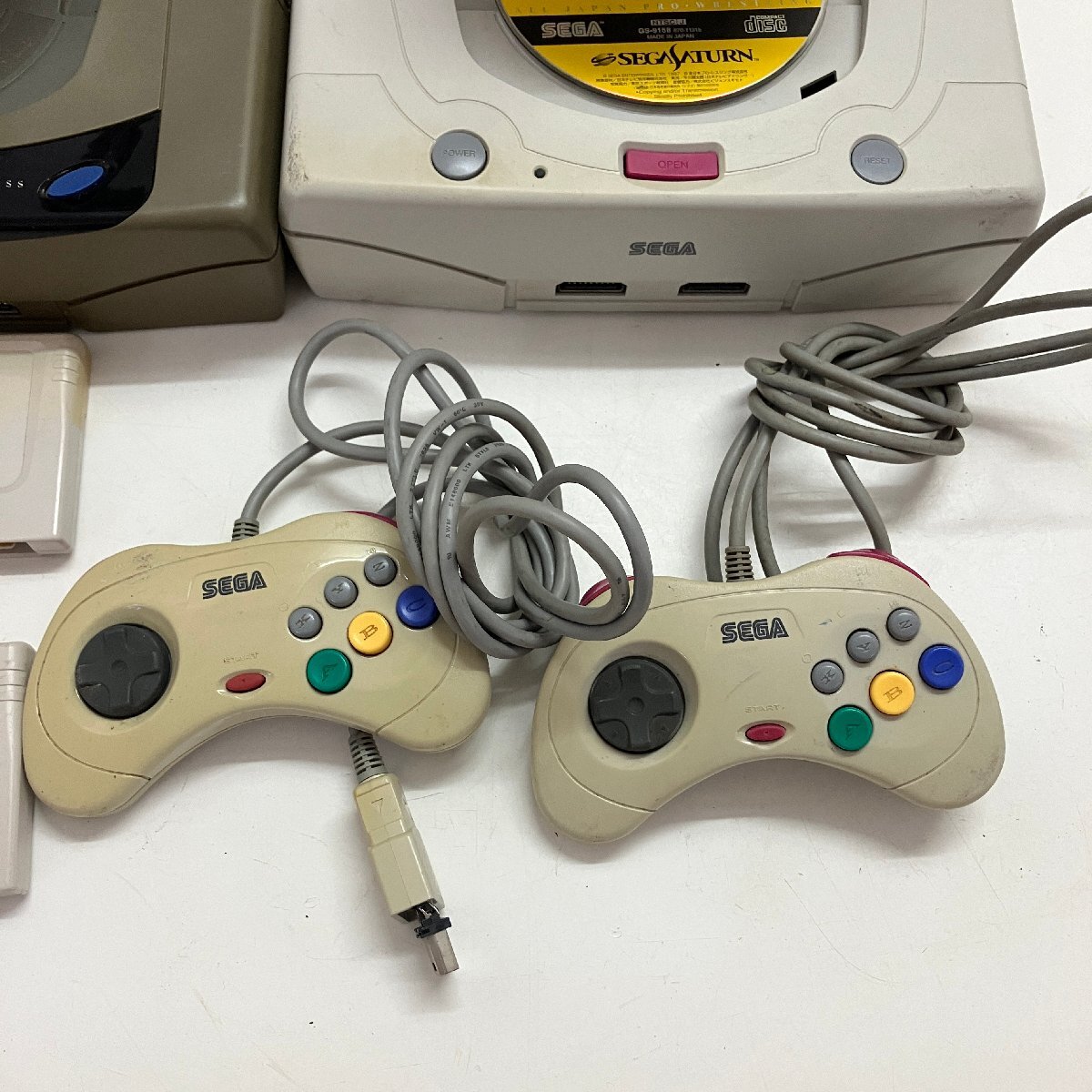 ◆【ジャンク品】 SEGA セガサターン まとめ 本体/4点 HST-3200/3210/3220 コントローラー/2点 ソフト カートリッジ (GB)M/G60416/4/7.8の画像5