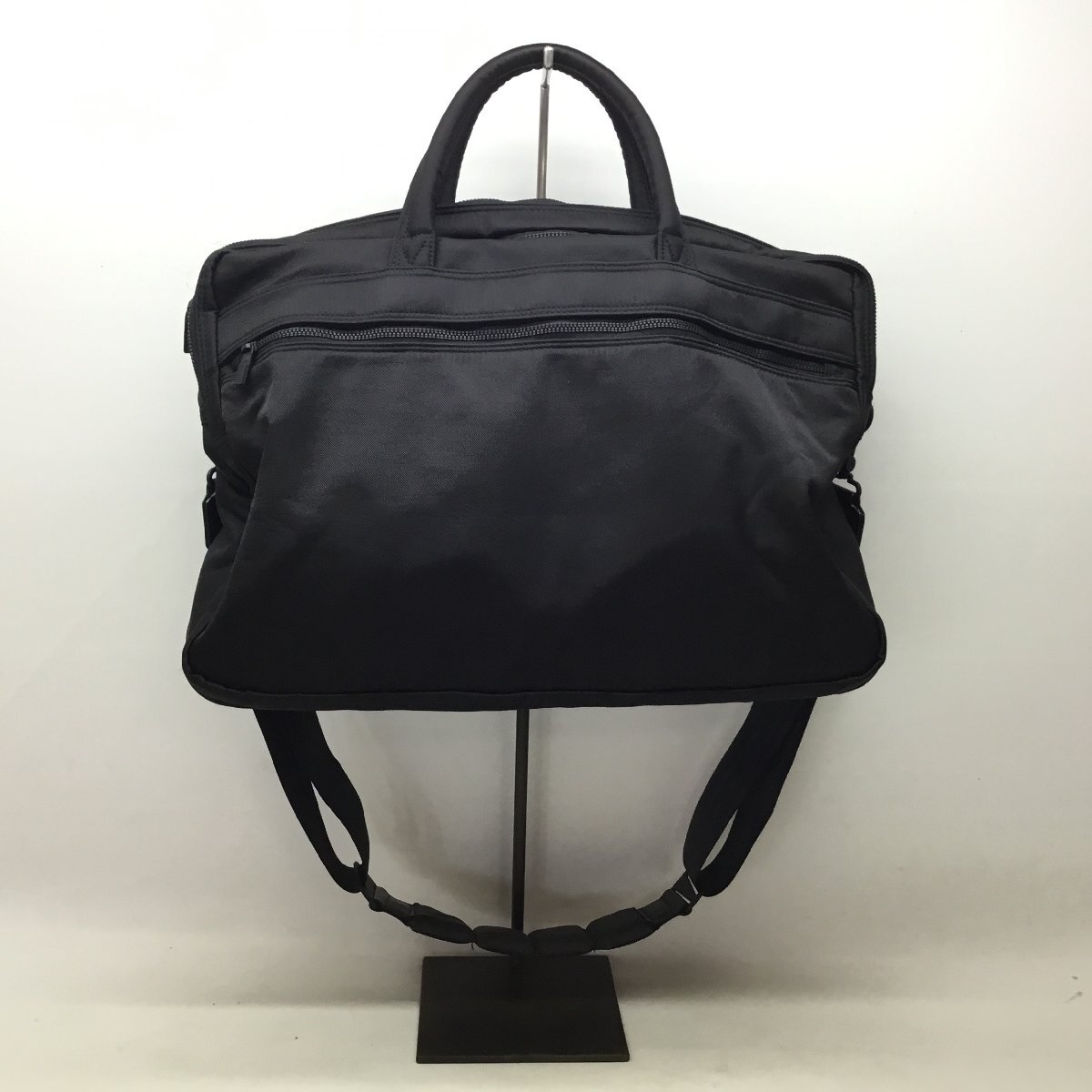 ■im products　ISSEY MIYAKE　イッセイミヤケ　ナイロンビジネスバッグ　A3対応サイズ　黒　２ルーム　中古品 /1.05kg■_画像2