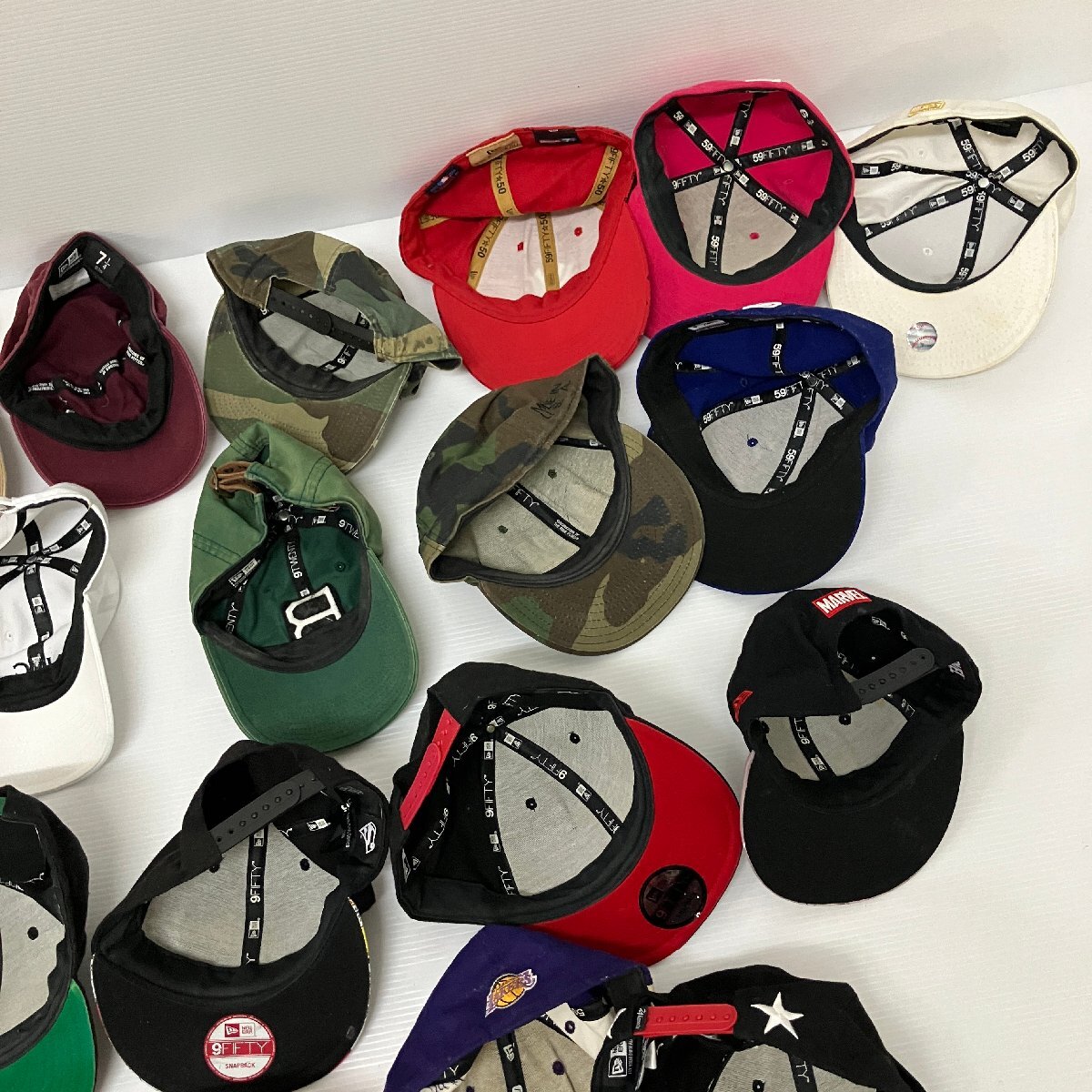 ◆【現状品】 NEW ERA ニューエラ キャップ 帽子 30個 まとめ売り コラボ 柄 色 野球帽 サイズMIX 59 FIFTY 約3.25kg M/S60405/6/3.25の画像9