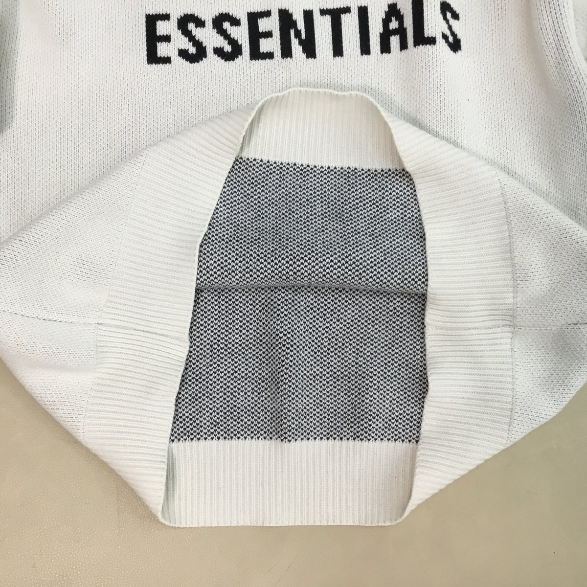 ■FEAR OF GOD ESSENTIALS フィアオブゴッド エッセンシャルズ ニット セーター トップス ロゴ メンズ サイズ M ホワイト /0.9㎏■の画像5