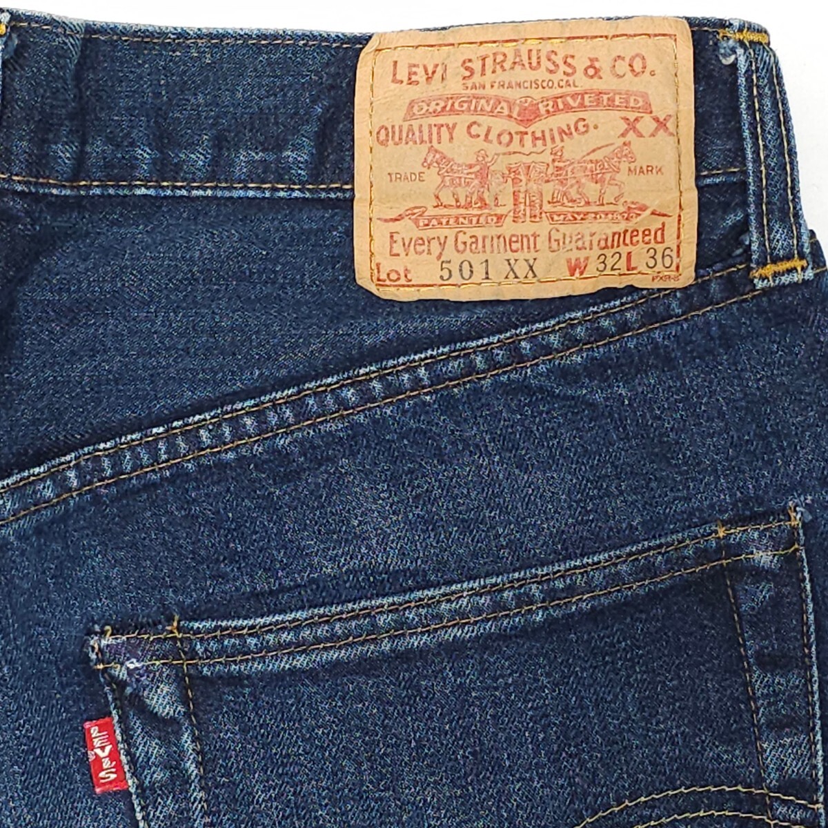 米国製Levi'sリーバイス☆501XXヴィンテージ復刻ジーンズW32ジーパン赤耳デニムパンツBIG-EビッグEボタン裏555バレンシアアメリカ製USA製