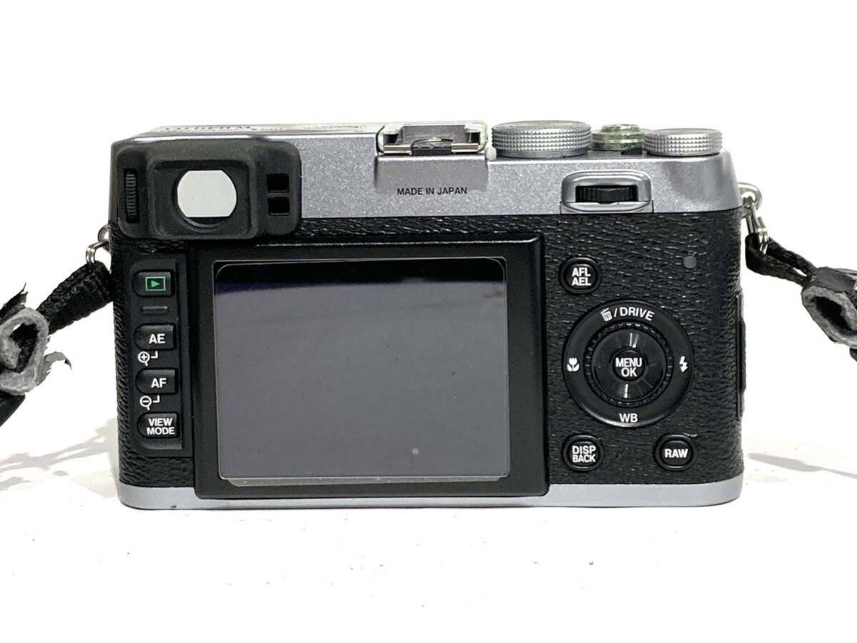 bk-673 FUJIFILM X100 シルバー 富士フイルム　 デジタルカメラ ミラーレス一眼レフ 充電器難あり(O133-1)_画像4