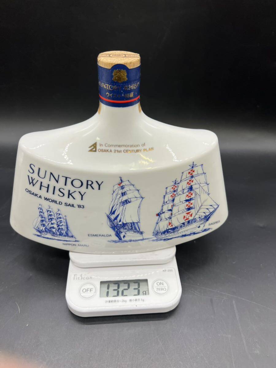 【未開栓】 SUNTORY WHISKY OSAKA WORLD SAIL ’83 サントリー ウイスキー ワールドセイル 記念ボトル 大阪世界帆船 陶器 総重量約1322gの画像6