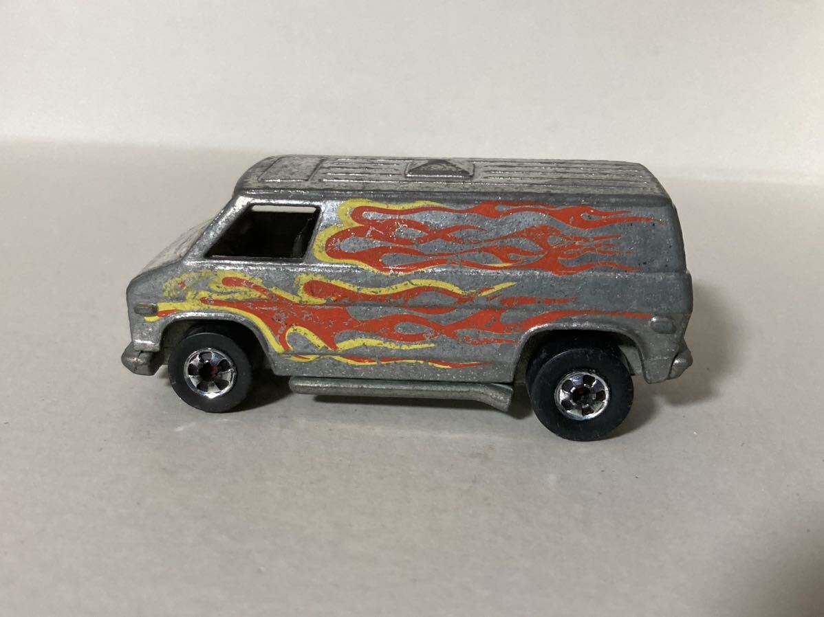 スーパーバン SUPER VAN 傷擦れ汚れ多数 車軸サビ.車輪回転不良 香港製hot wheels マテル'74~ 同梱は同日終了分のみ.日曜迄にお支払厳守_画像5