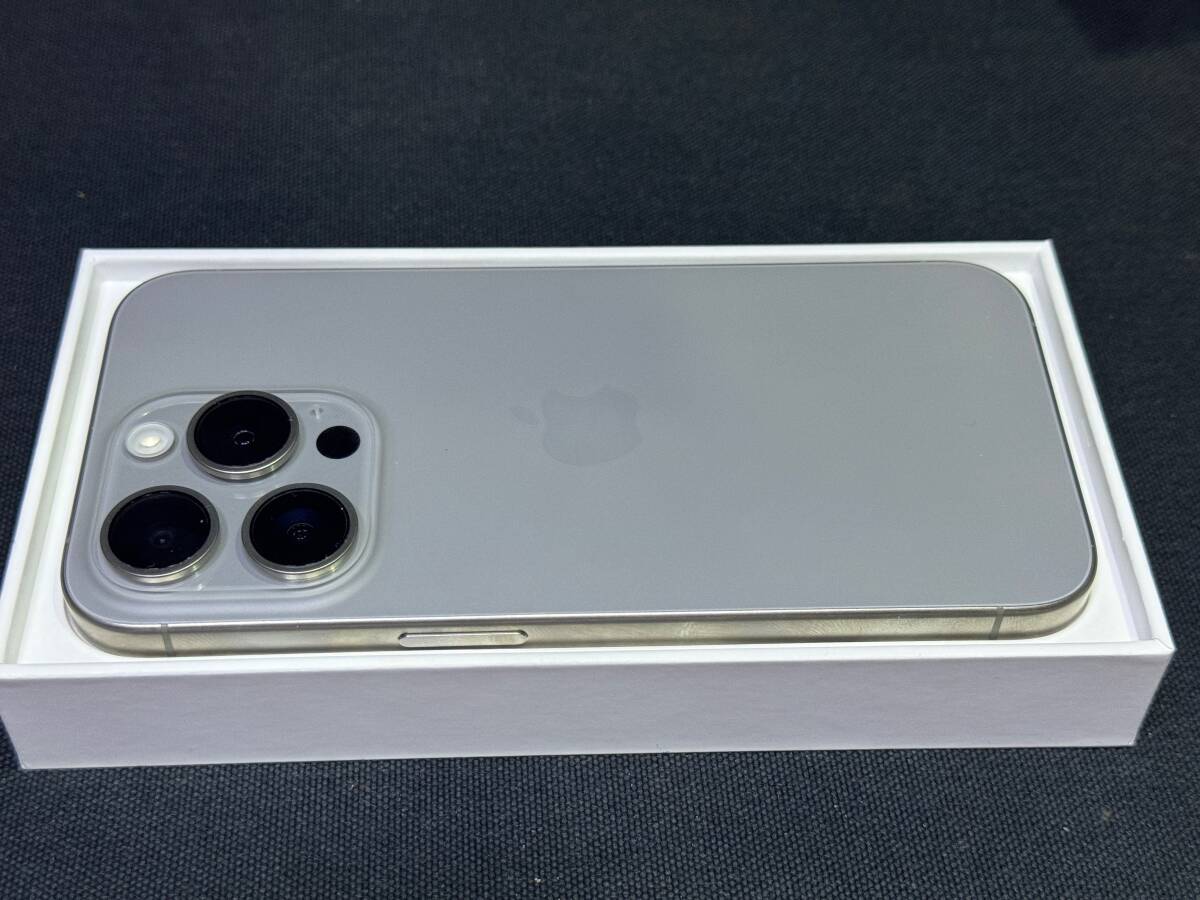 Apple iPhone15 Pro ナチュラルチタニウム 128GB 未使用に近い美品 充電回数1回  SIMロック解除済 送料無料の画像9