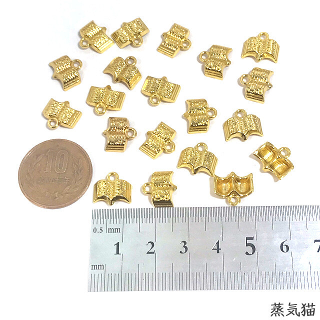 c1387 魔道書 本チャーム ゴールド 20個【ミニサイズ ファンタジー ピアス ハンドメイド用アクセサリーパーツ素材】蒸気猫パーツ_画像3